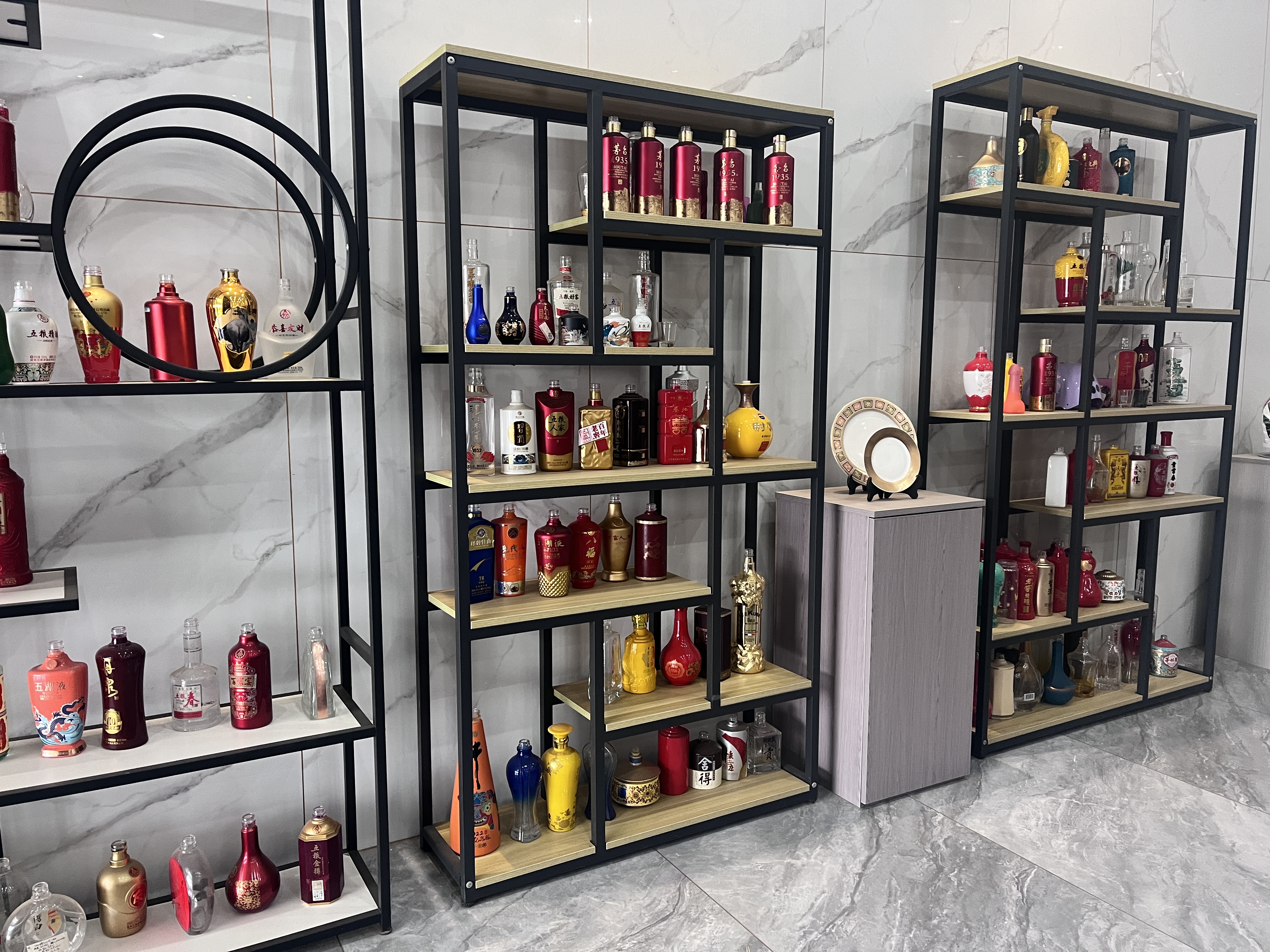 Etiketten på vinflasken